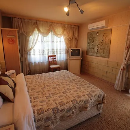 Unika 4* Trjavna